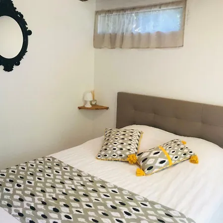 Kır Evi U Licetu A La Campagne *